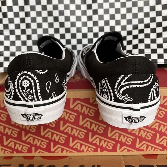 Vans Men’s Classic Slip On Peace Paisley Black/True White sneakers - Picture 14 of 16